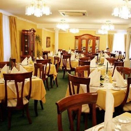 Monte-Nelly Hotel Bukarest Exteriör bild